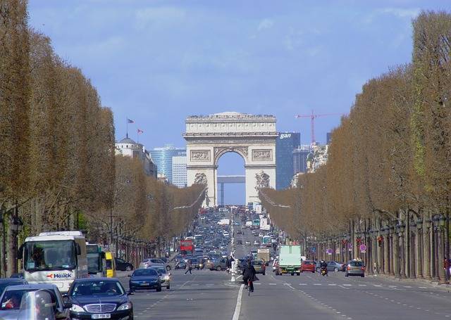 Avenue des Champs-Élysées passé composé