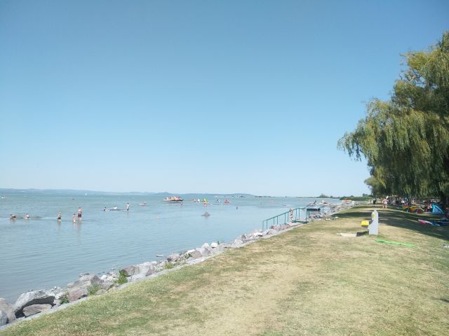 Balatoni part nyáron